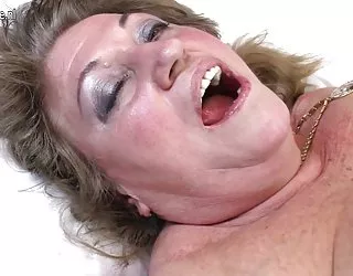 Hot granny baise une jeune fille site film x gratuit