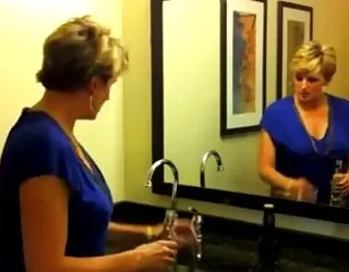 Spermeating dame sexe latex