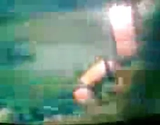 Présent(!)caméra espion vidéo de la maman de ma tante après la douche fille jeune nue