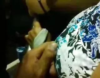 Toucher les seins dans le bus video salope gratuite