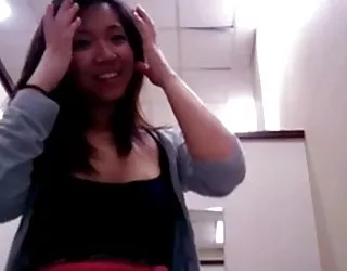 N des toilettes publiques blonde hot