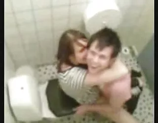 Follando la salle de bains d'évier de bar de l'onu france du porno