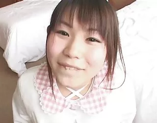 Poupée asiatique reçoit de la personne les films porno gratuit