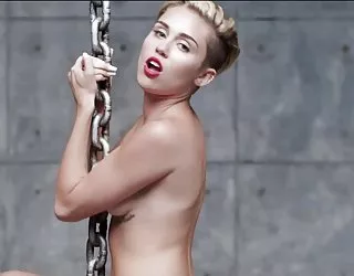 Miley cyrus saloppe a baiser