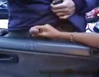 2 real exhibitionnistes caresser des étrangers dans la rue film porno xxx