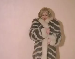 Manteau fétiche 2 film pour adulte x