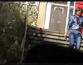 Une exposition de voiture clignotant sexe gratuit