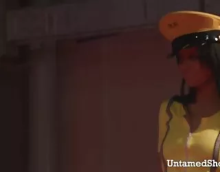 Bandante brunette branlette strip-teaseuse sur scène video gratuite femme nue