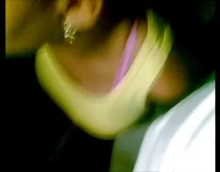 Elle lui permet de piquer ses seins porno xexe