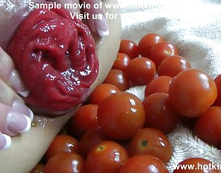 Hotkinkyjo anal jouer de légumes (tomates 50) photo hot femme ...