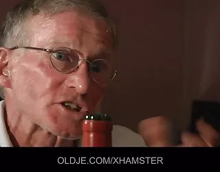 Une grosse bite doués grand-père baise dur cutie adolescent cul de salope