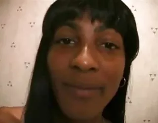 Assez poilue black teen baisée dans les toilettes film x en français